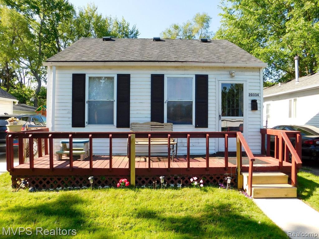 20334 E 8 Mile Road — photo