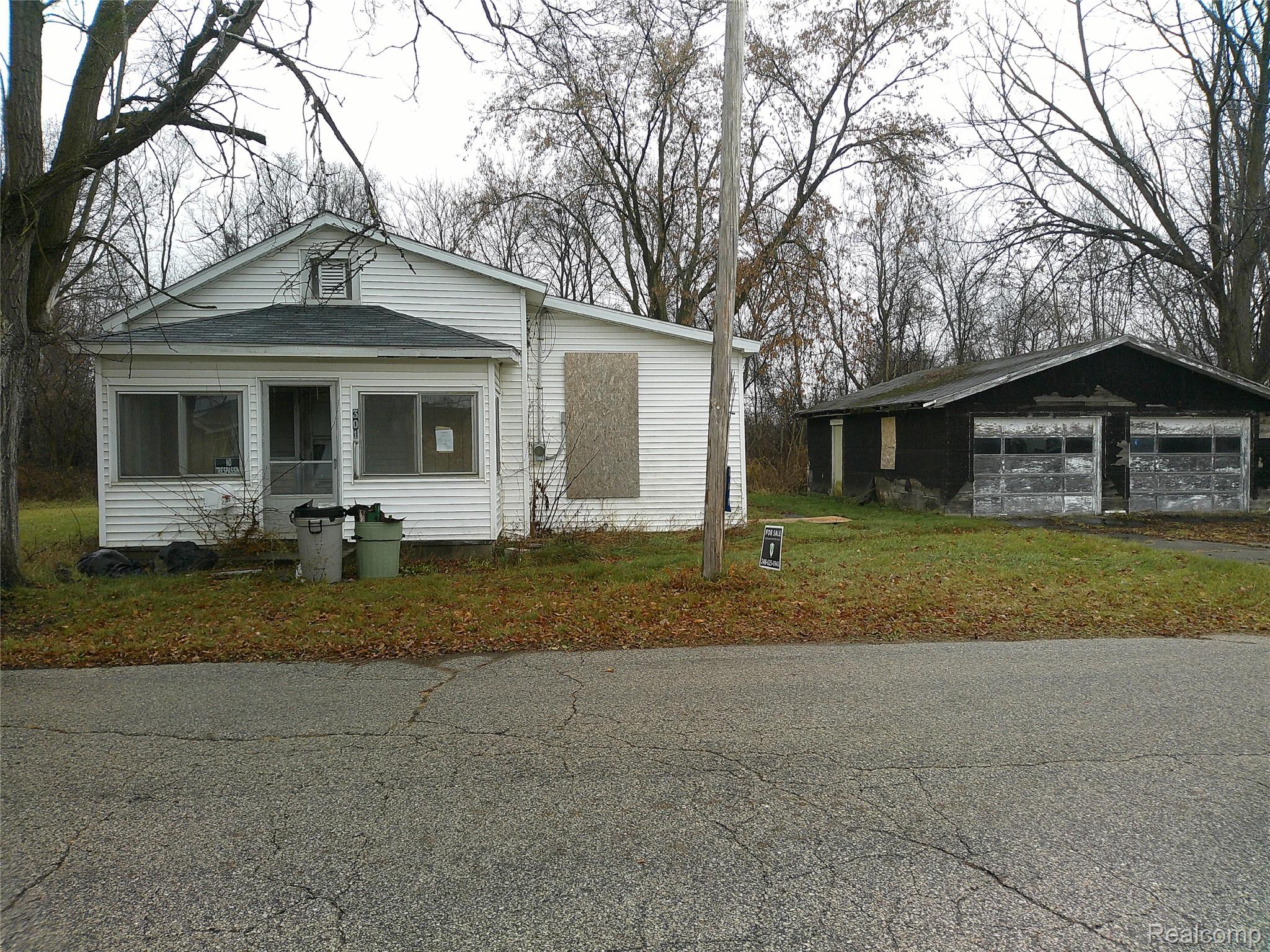 301 Chesaning Street — photo