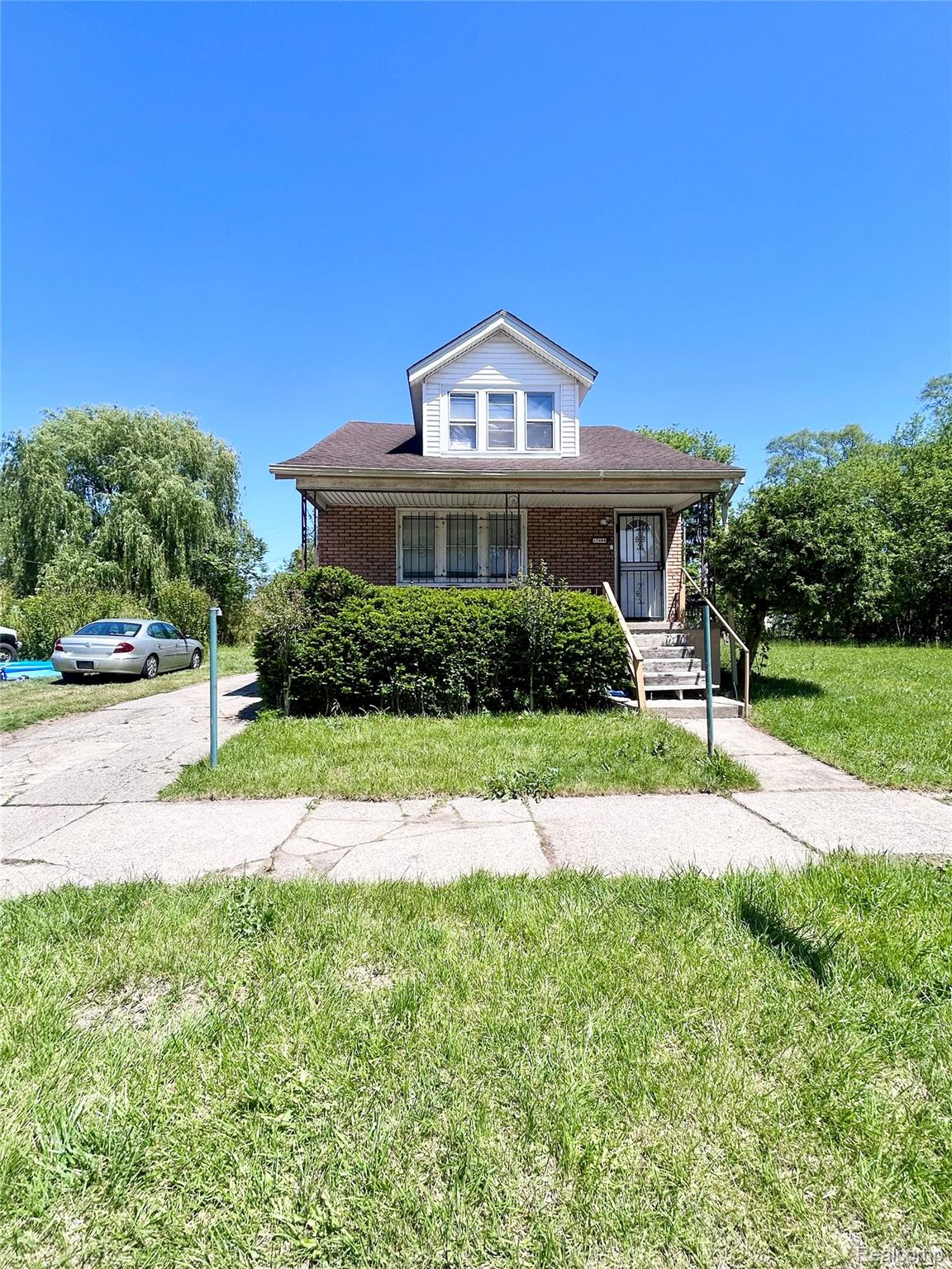 17390 Waltham Street — photo