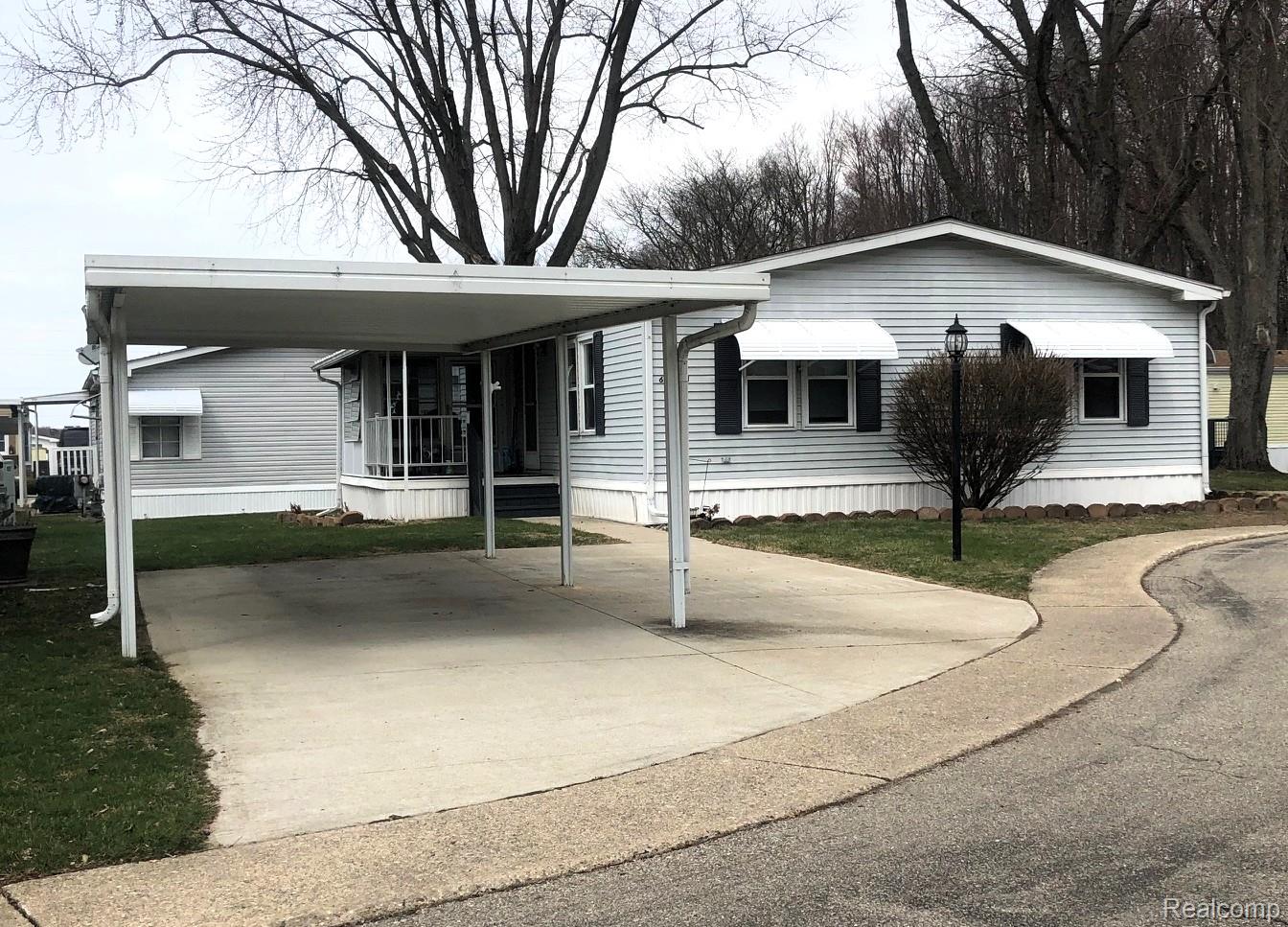 608 Holly Court — photo