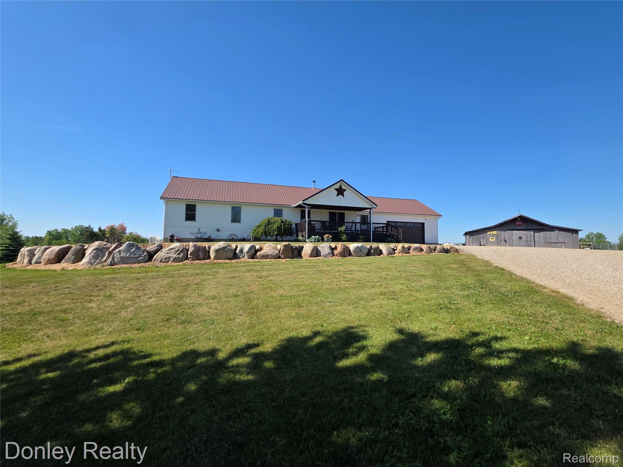 5121 Cotter Road — photo