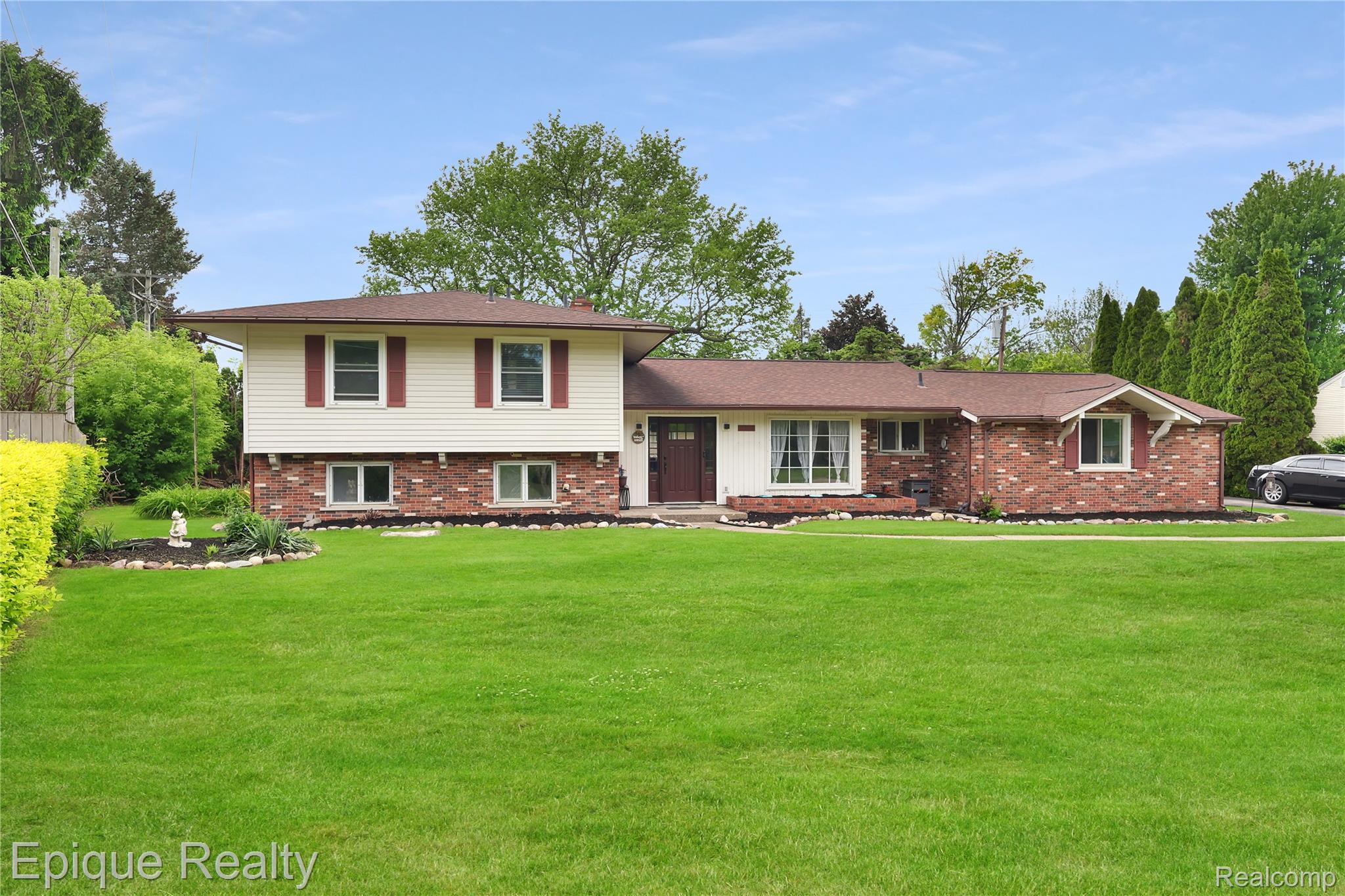 38243 Jonathan Street — photo
