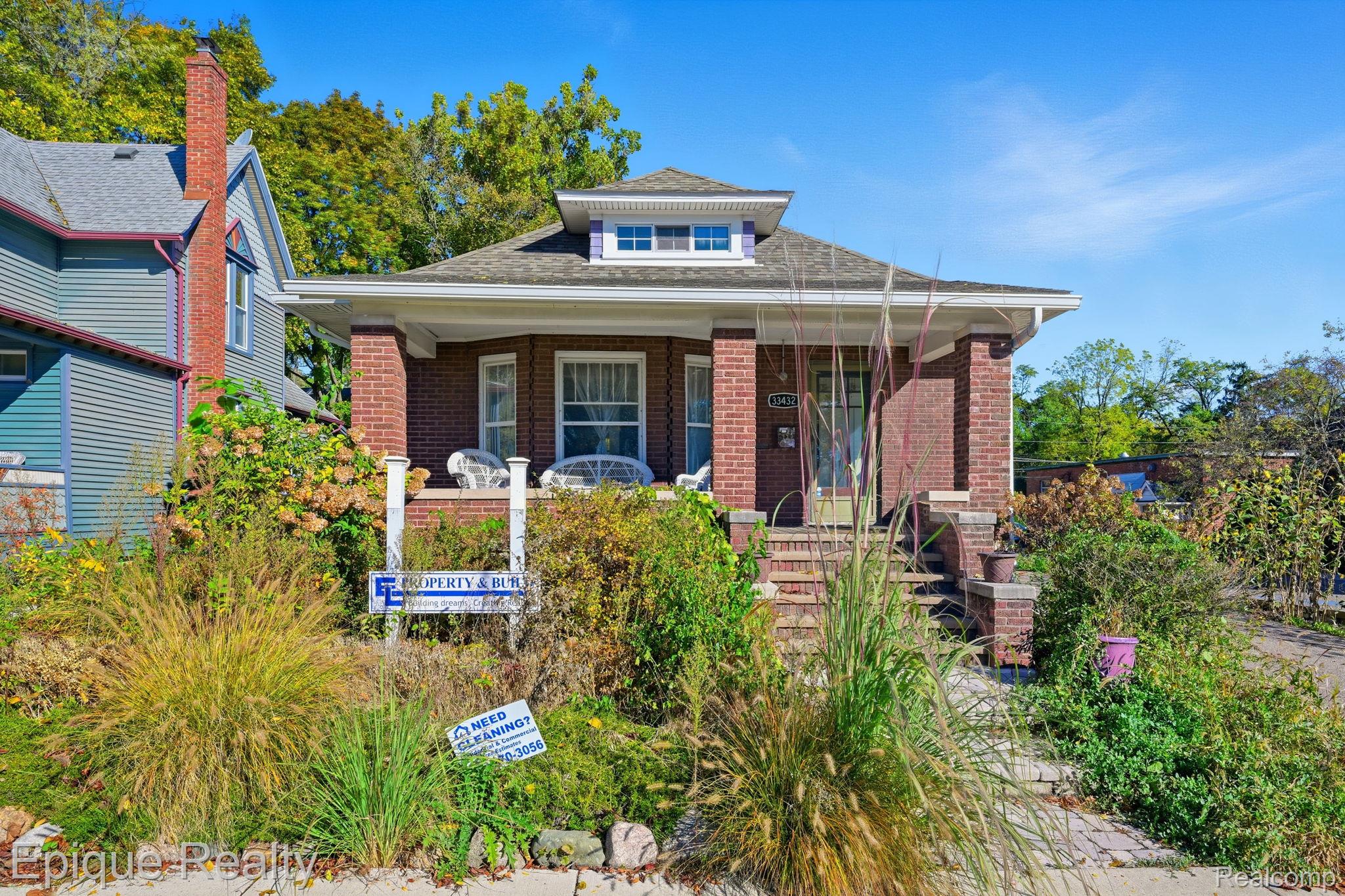 33432 Oakland Street — photo