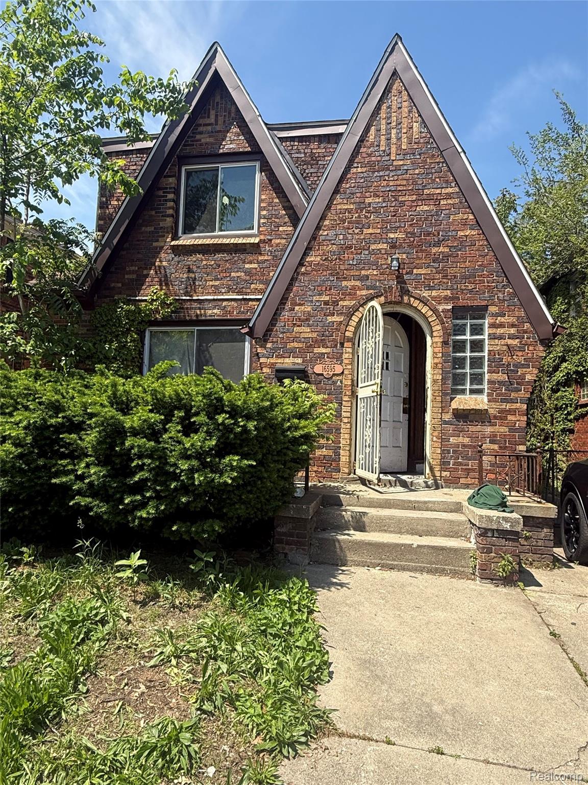 16595 Ward Street — photo