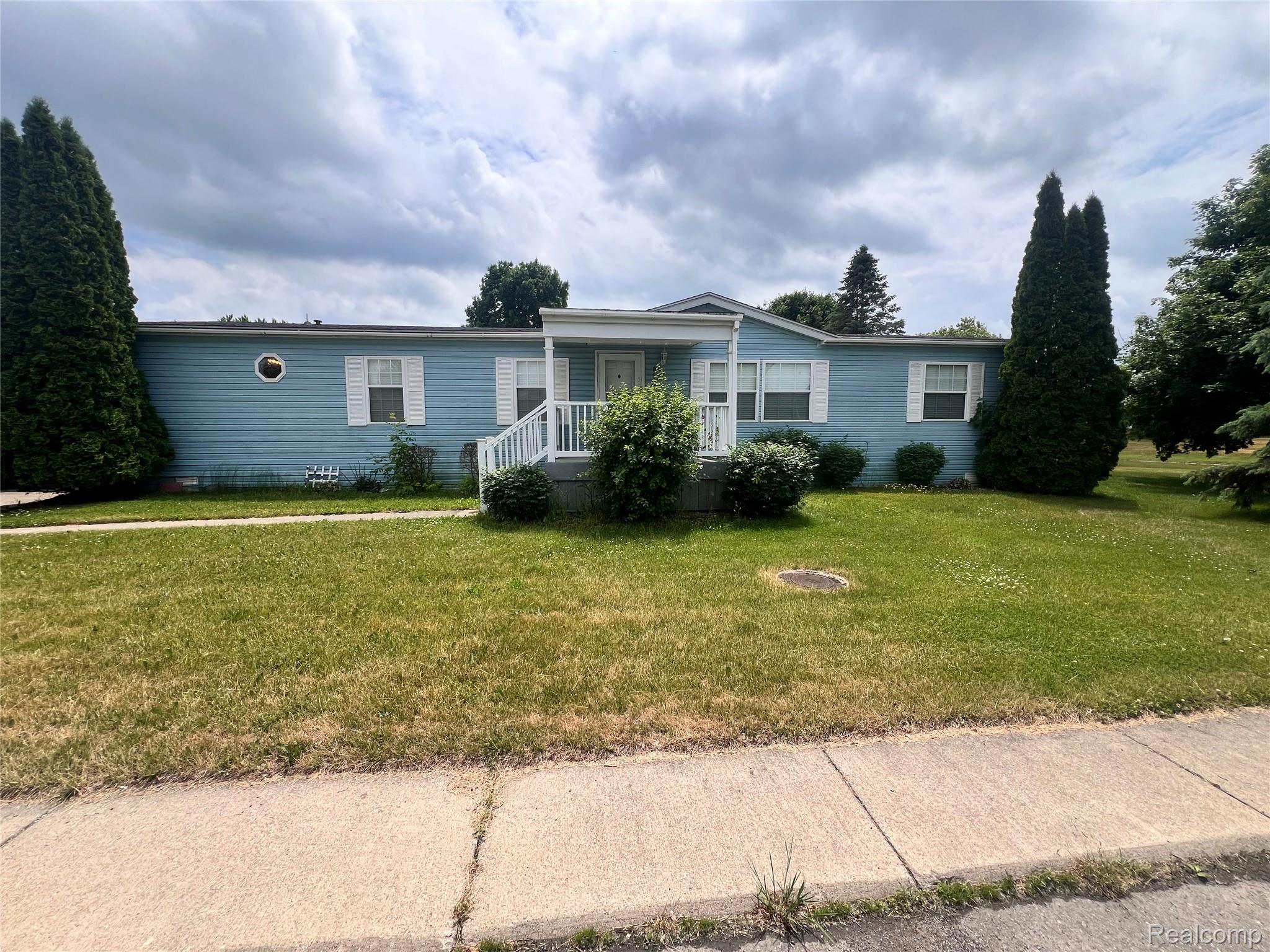 415 Weeping Willow — photo