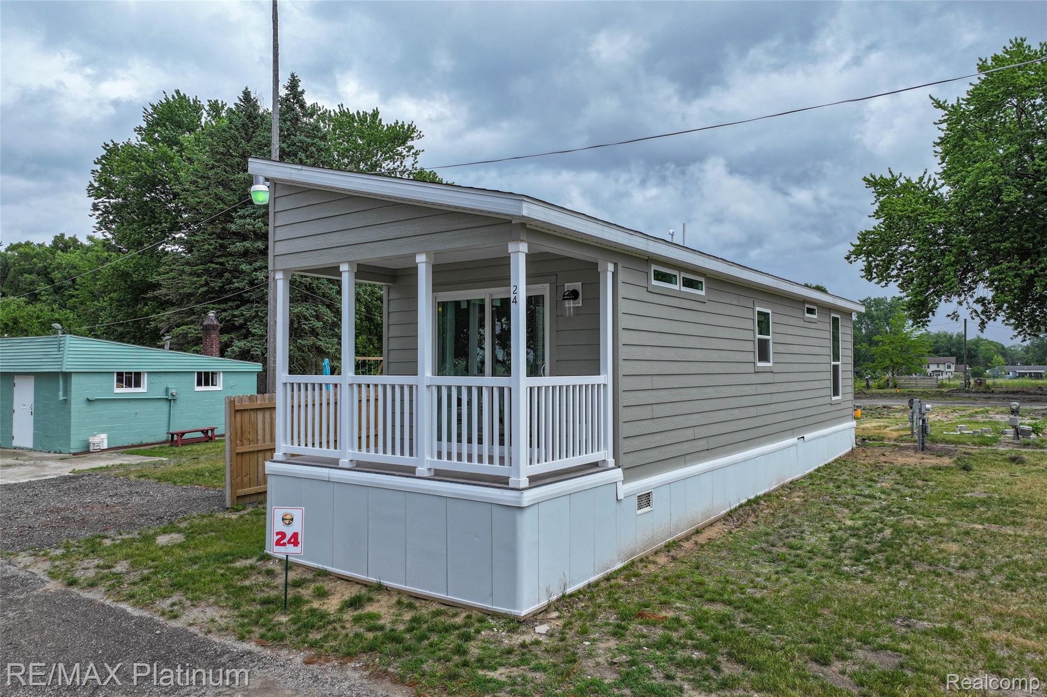 24 Sunset Lane — photo