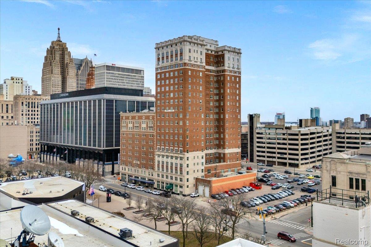 525 W Lafayette Boulevard 18E — photo