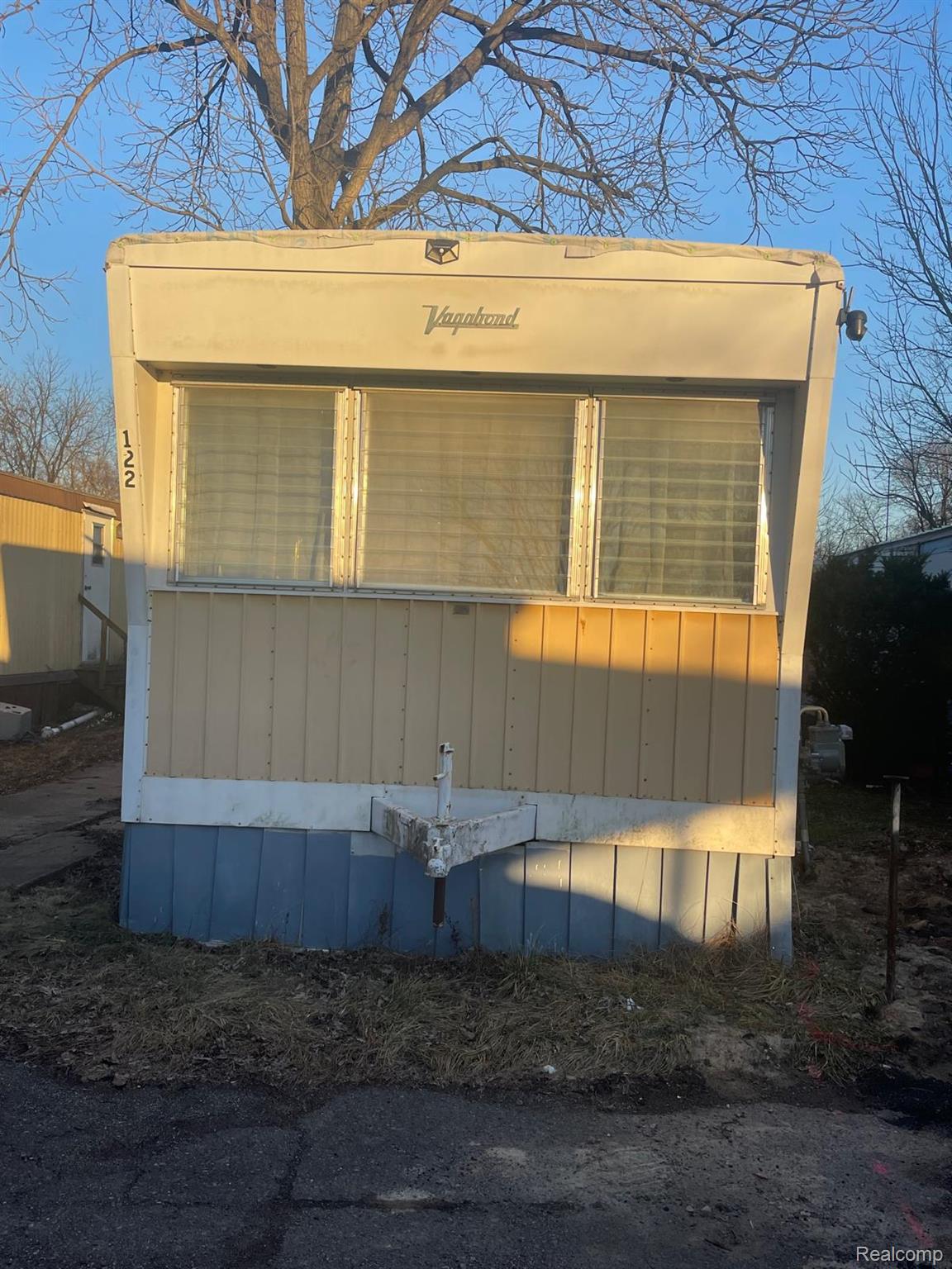 17297 W Outer Drive — photo