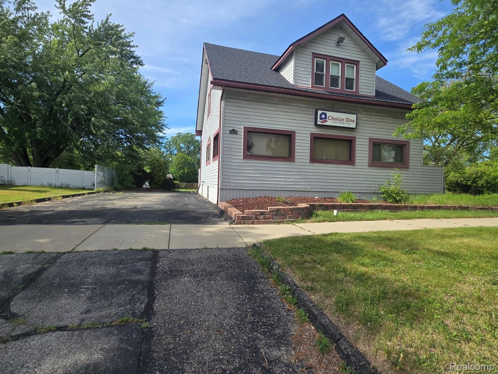 24306 Eureka Road — photo