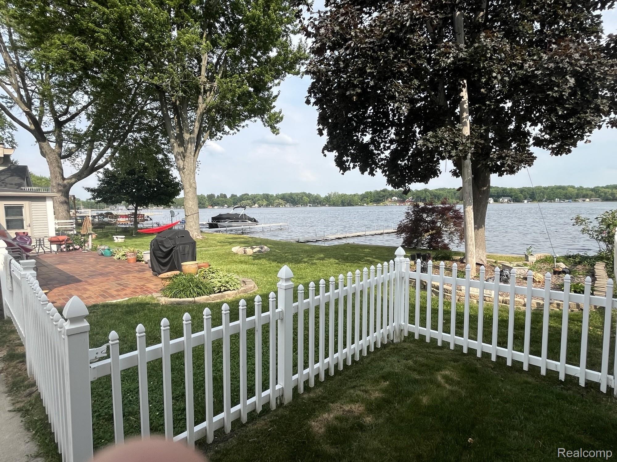 1138 Lakeview Drive — photo