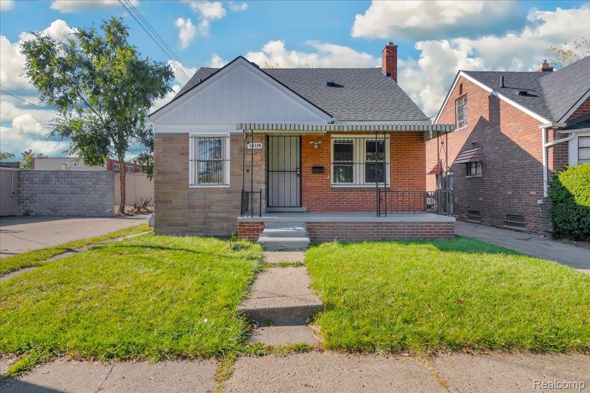 19129 Fairport Street — photo