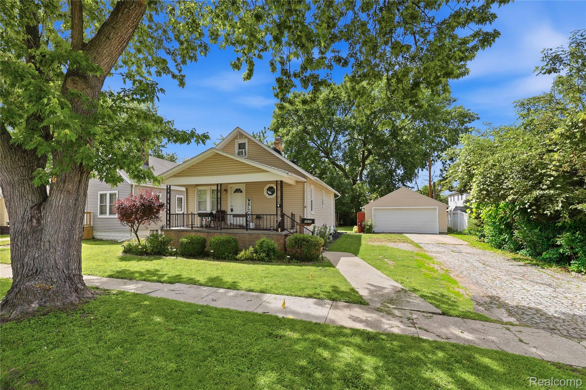 1630 Gordon Street — photo