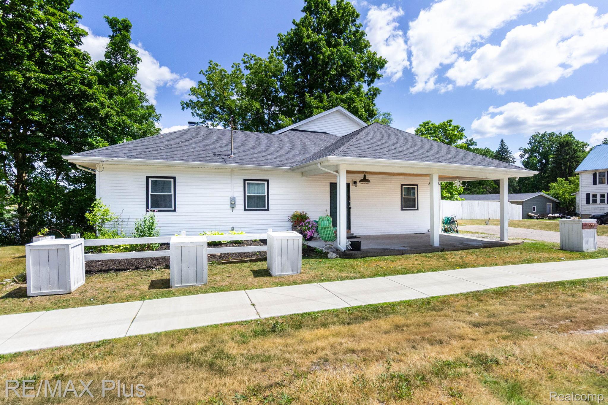 6339 Gale Road — photo