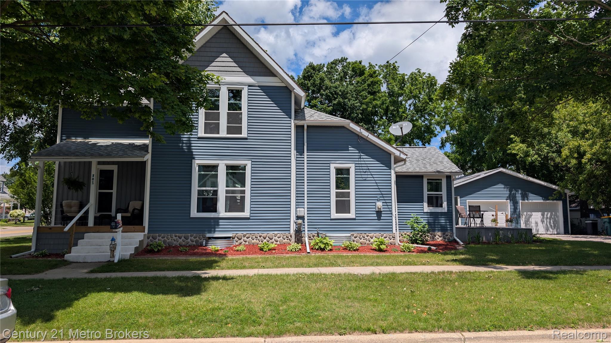 301 Mill Street — photo
