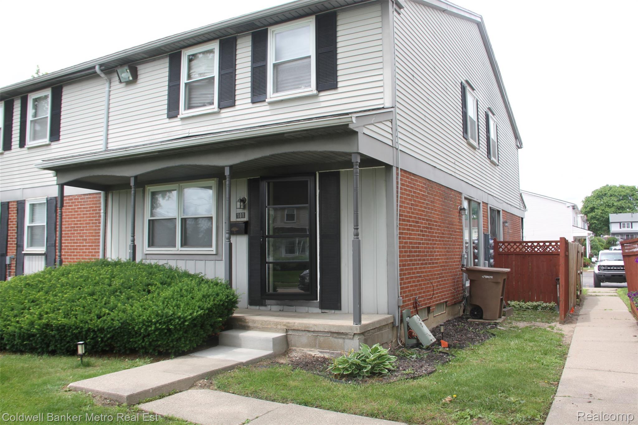 101 Beechwoode Lane — photo