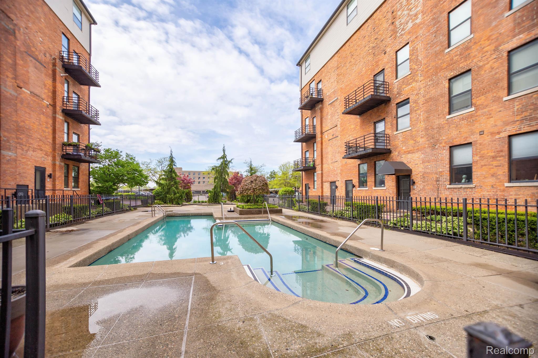 6533 E Jefferson #81 Avenue 326E — photo