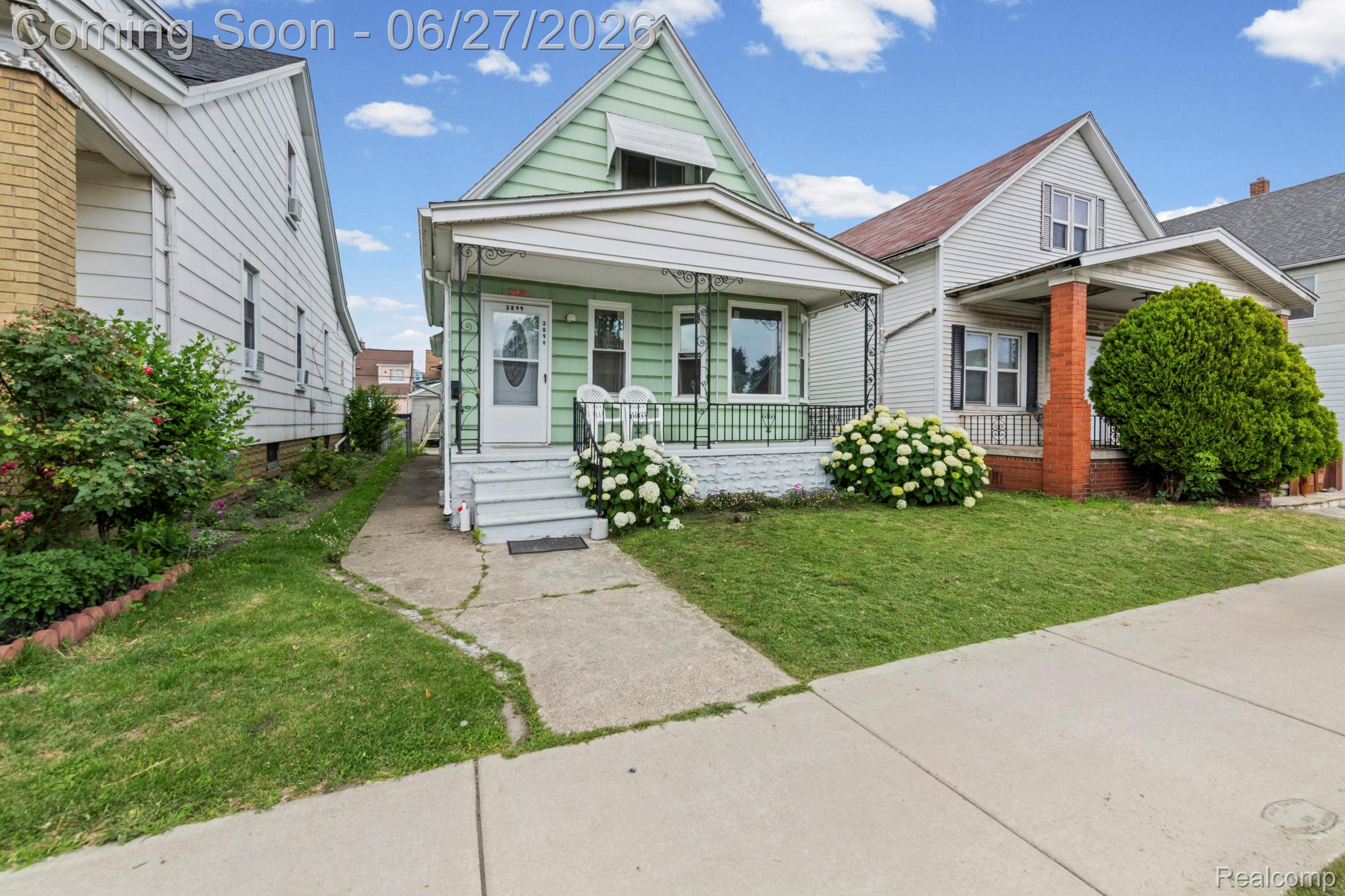 3899 Trowbridge Street — photo