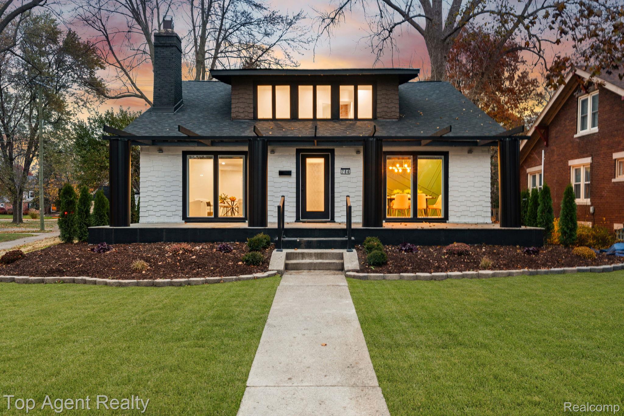 784 Barrington Road — photo