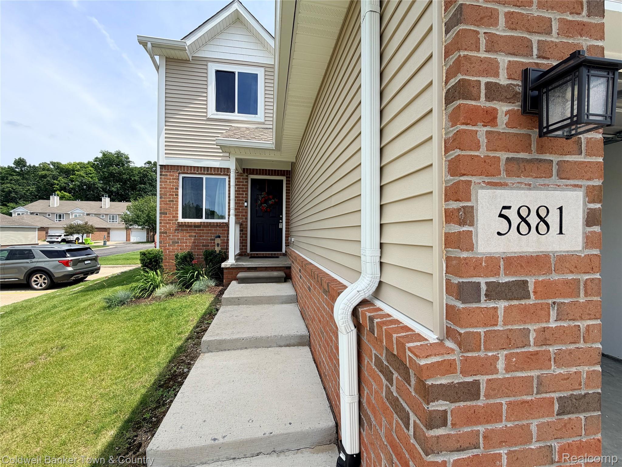 5881 Woodruff View Drive — photo