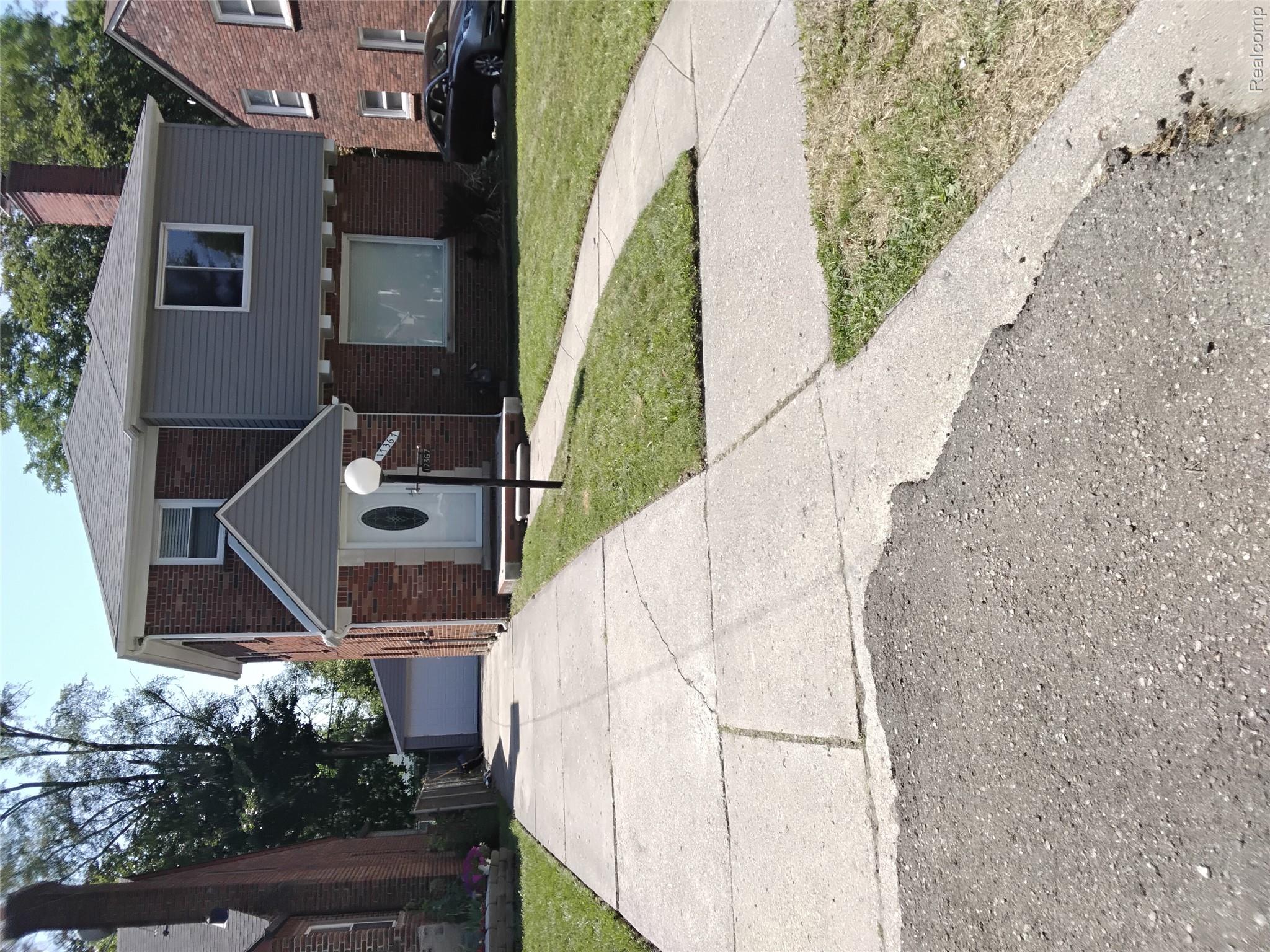 17367 Huntington Road — photo