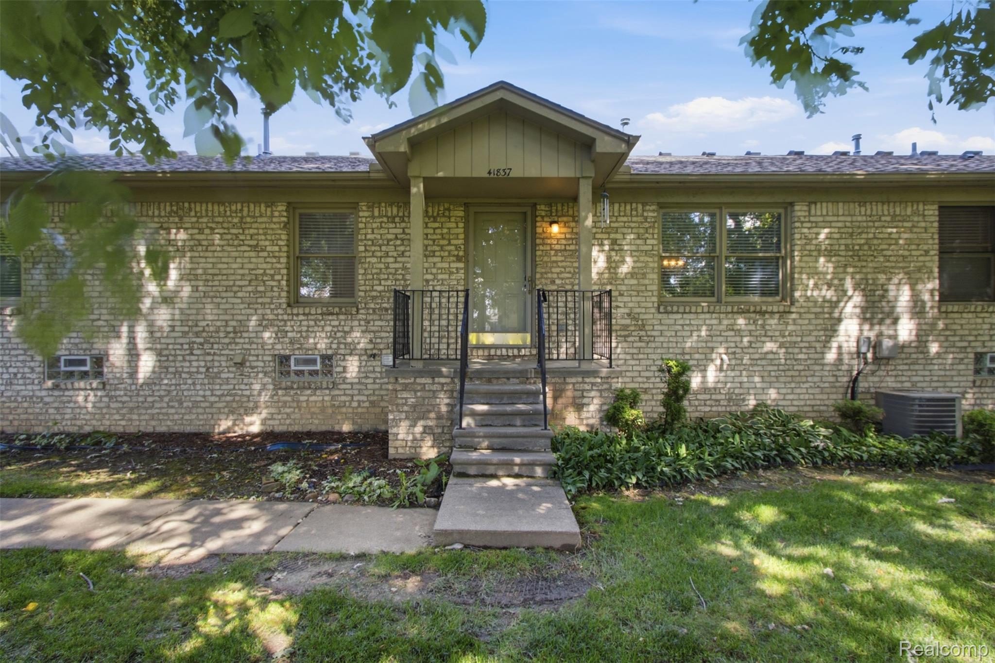41837 King Edward Court — photo