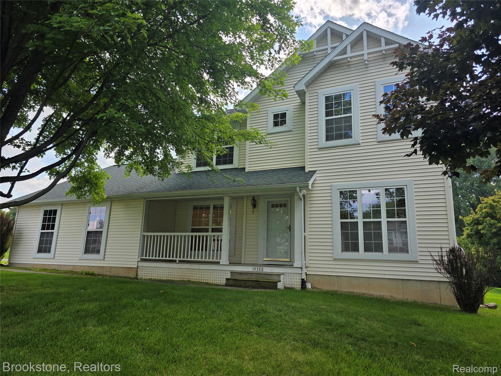 14388 Oak Leaf Trail — photo