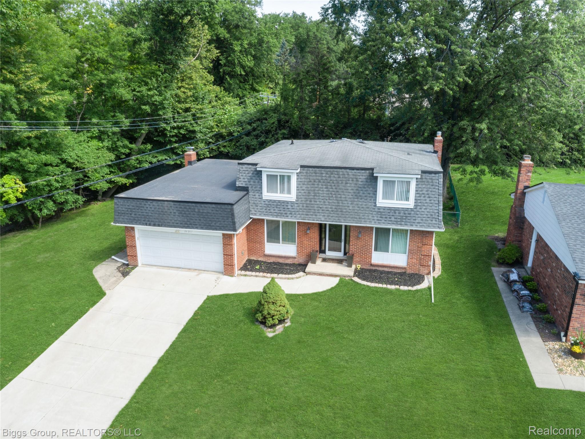 26207 Meadowbrook Way — photo