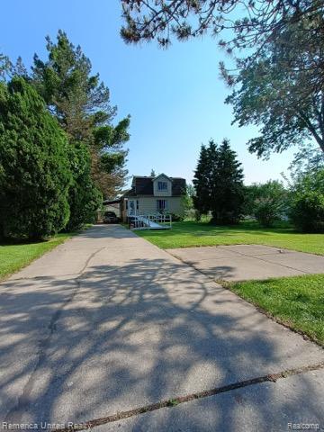 435 Riverbank Street — photo
