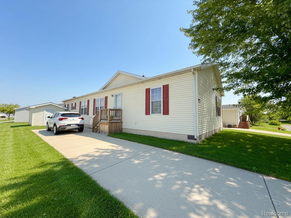 8205 Harrow Court — photo