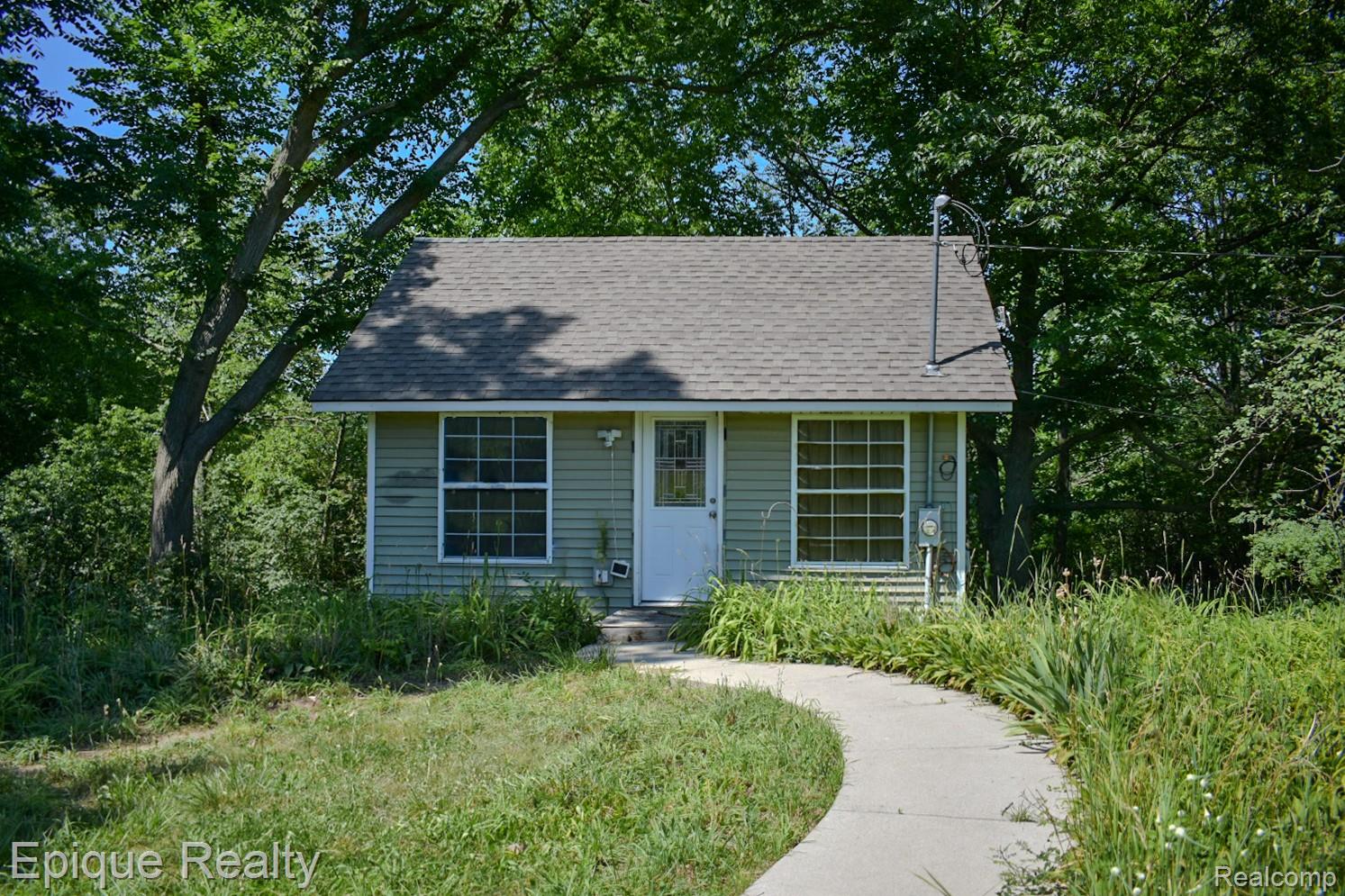 300 W Dewey Road — photo