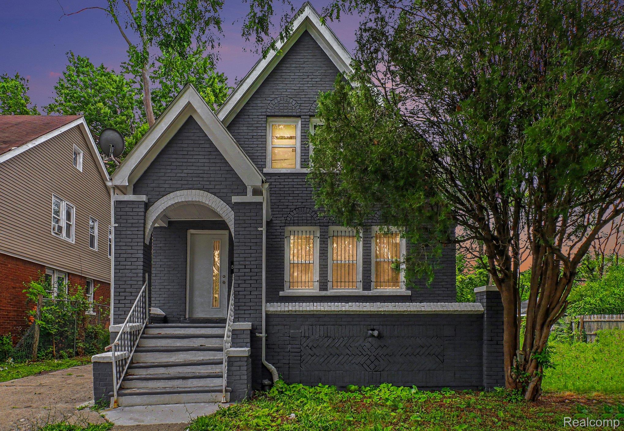 5217 Lakeview Street — photo