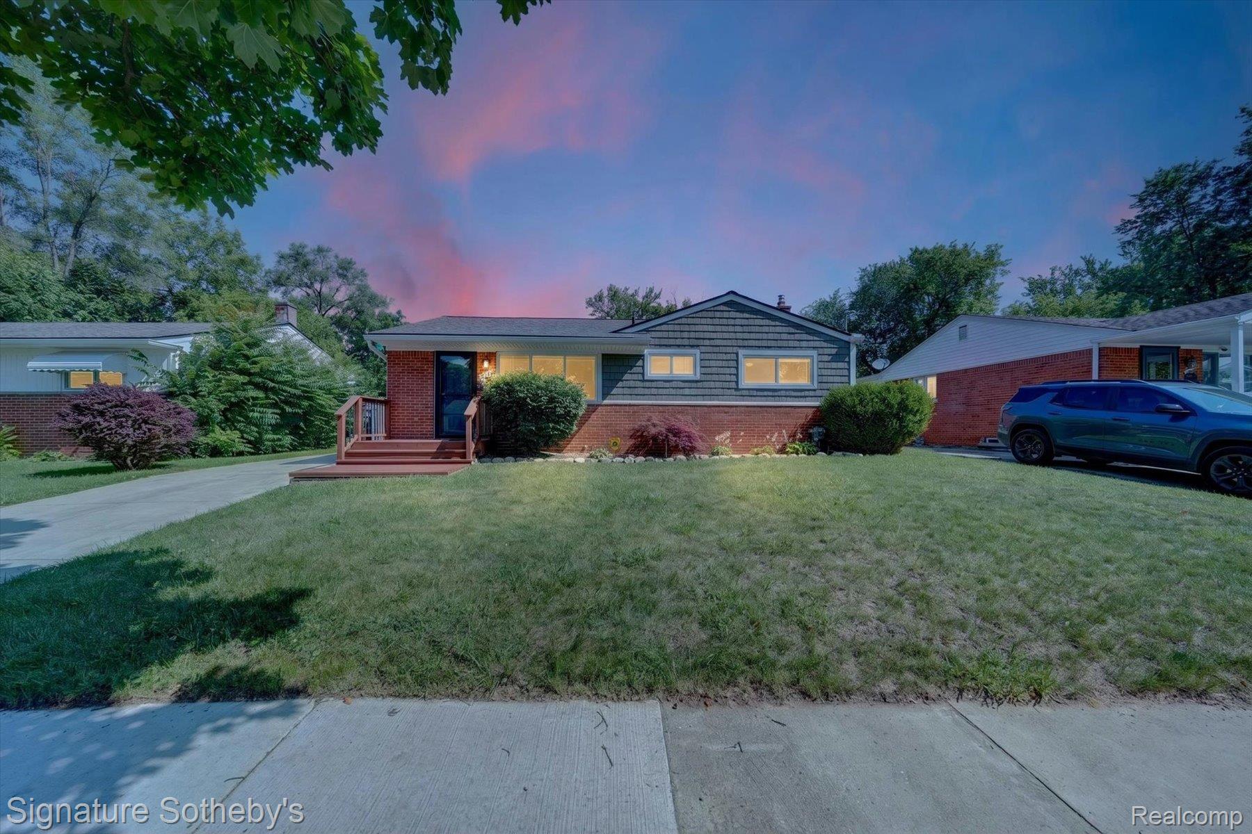300 W Yale Avenue — photo