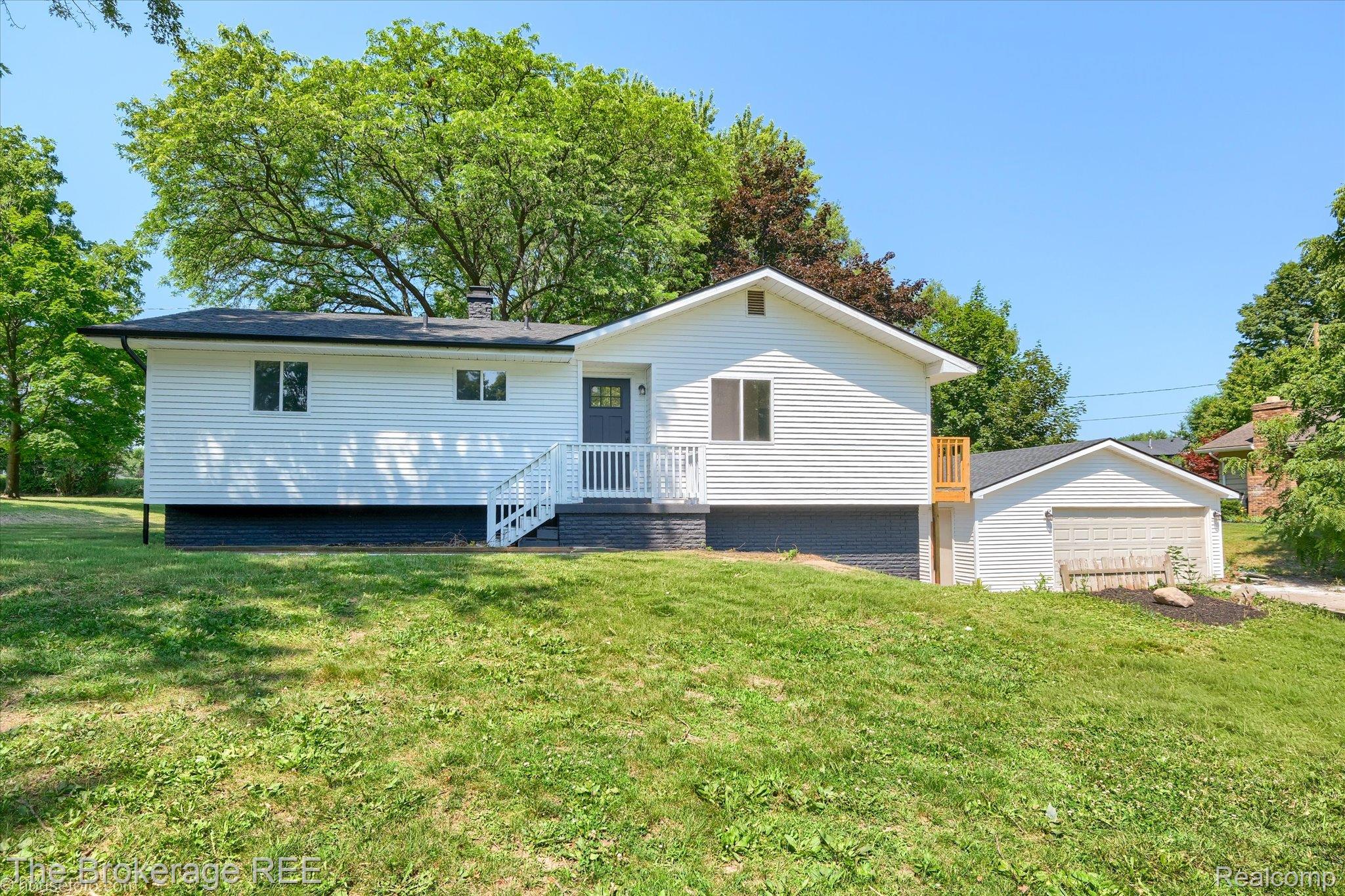 1401 Hillside Drive — photo