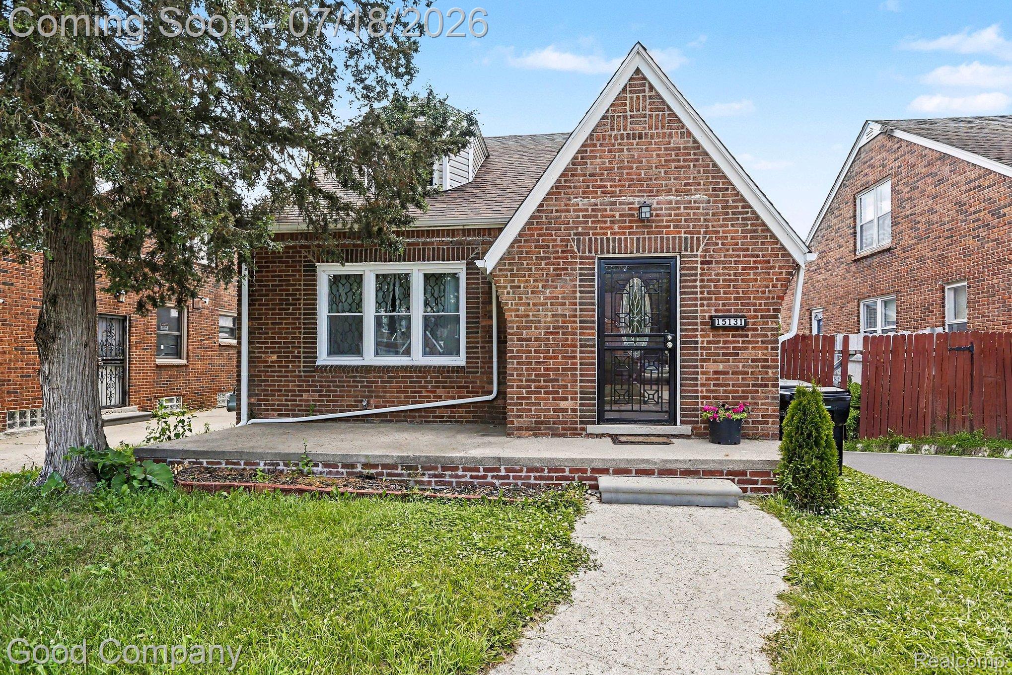15131 Vaughan Street — photo