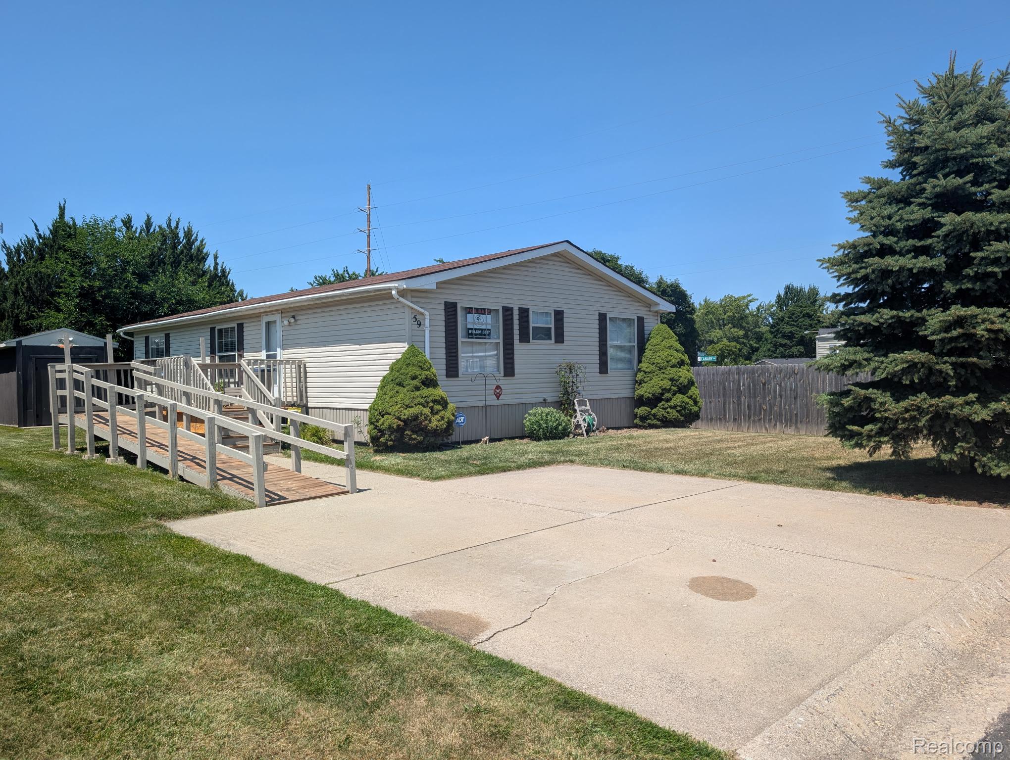 59 Foxpointe Court — photo