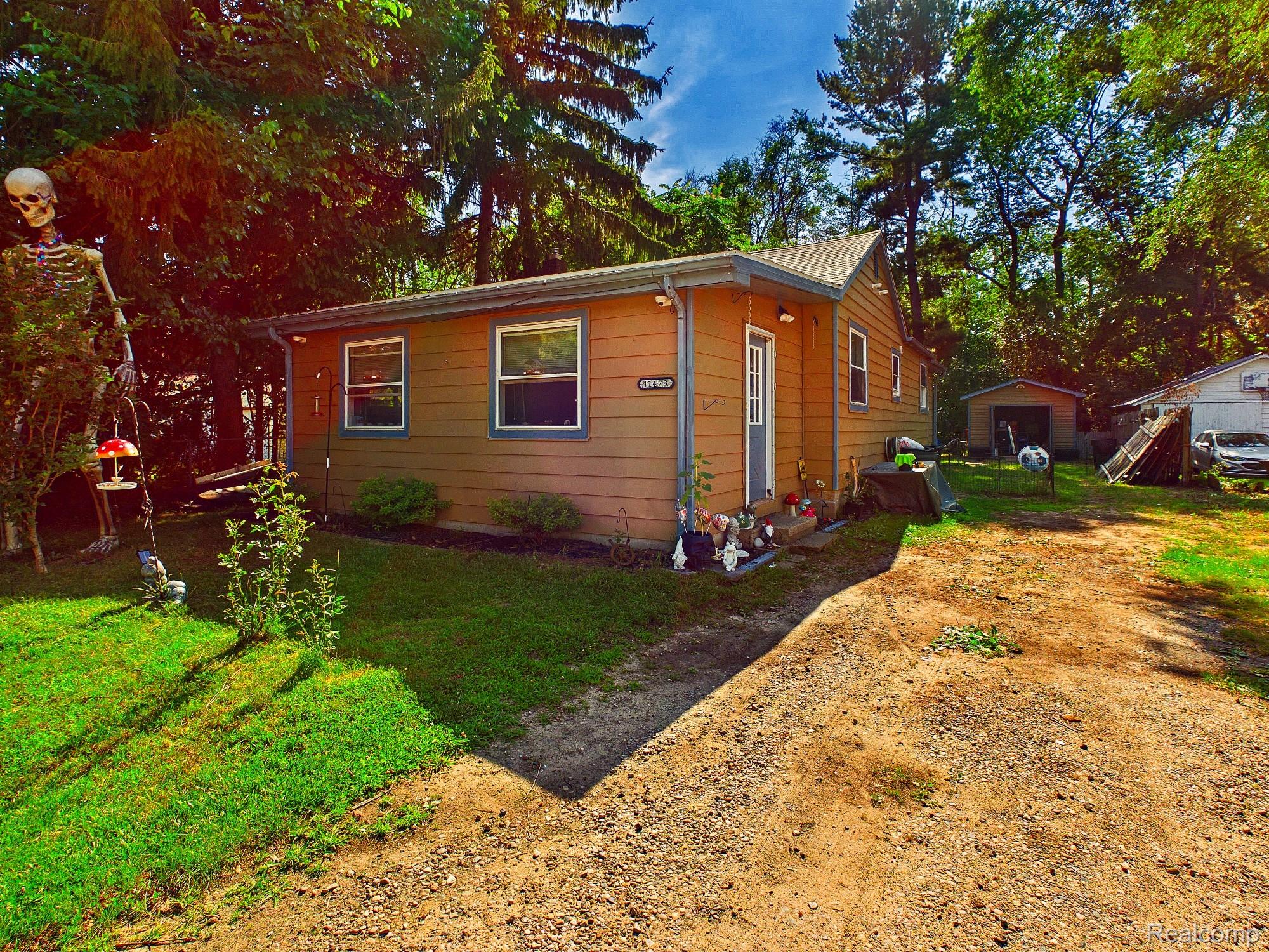 11473 Dexter Street — photo
