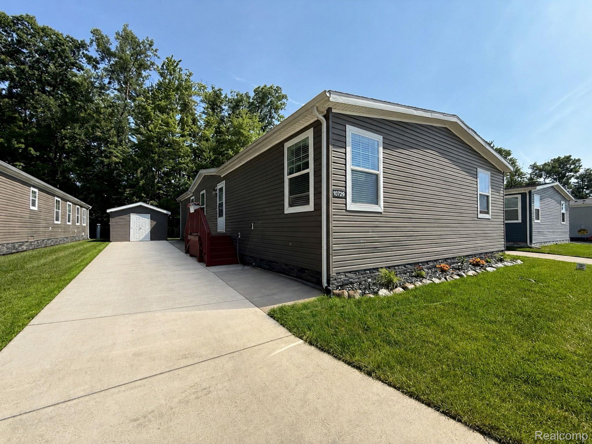 10729 Edwards Lane — photo