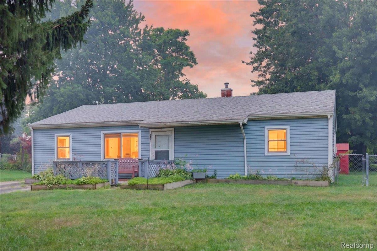 3872 Queensbury Road — photo