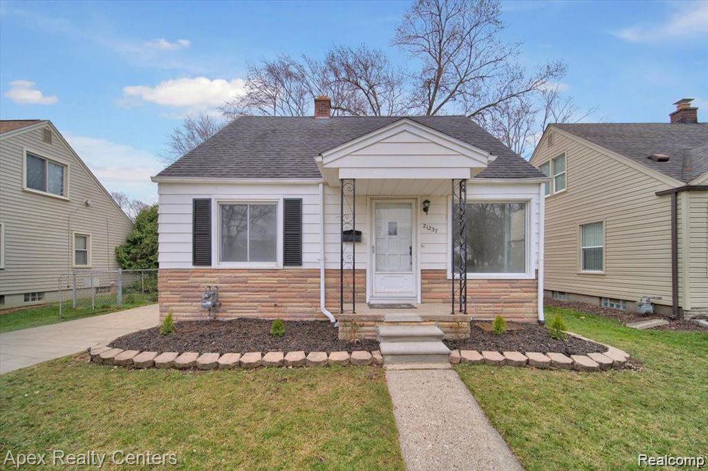 21237 Carlysle Street — photo