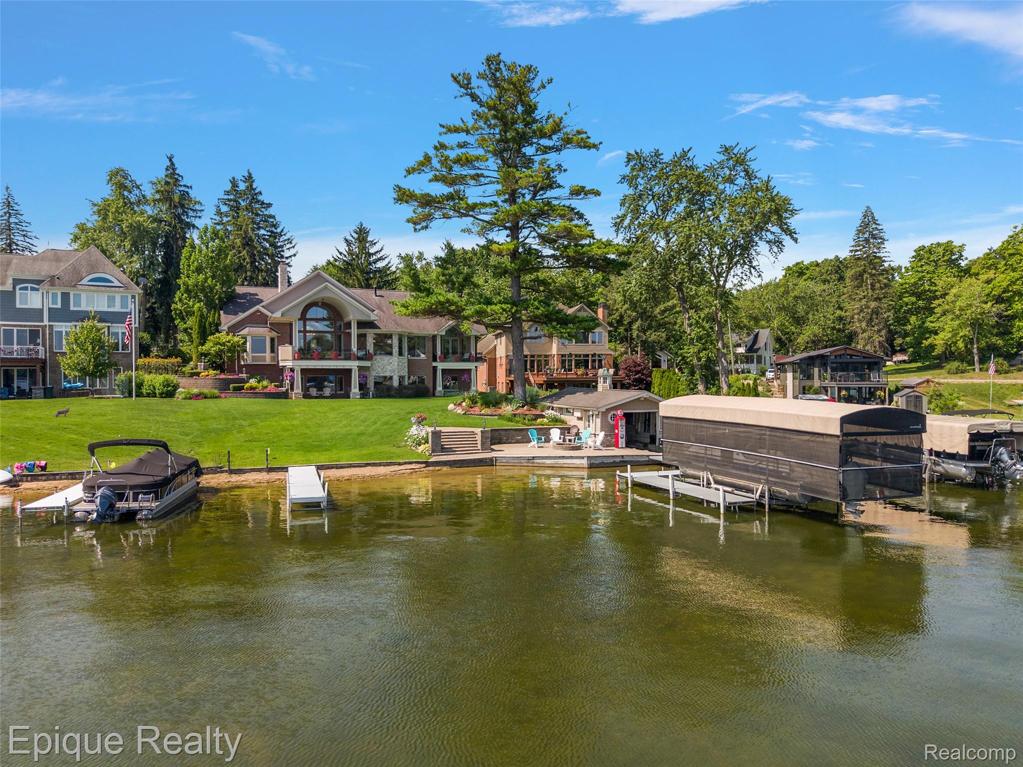 565 Shady Oaks Street — photo
