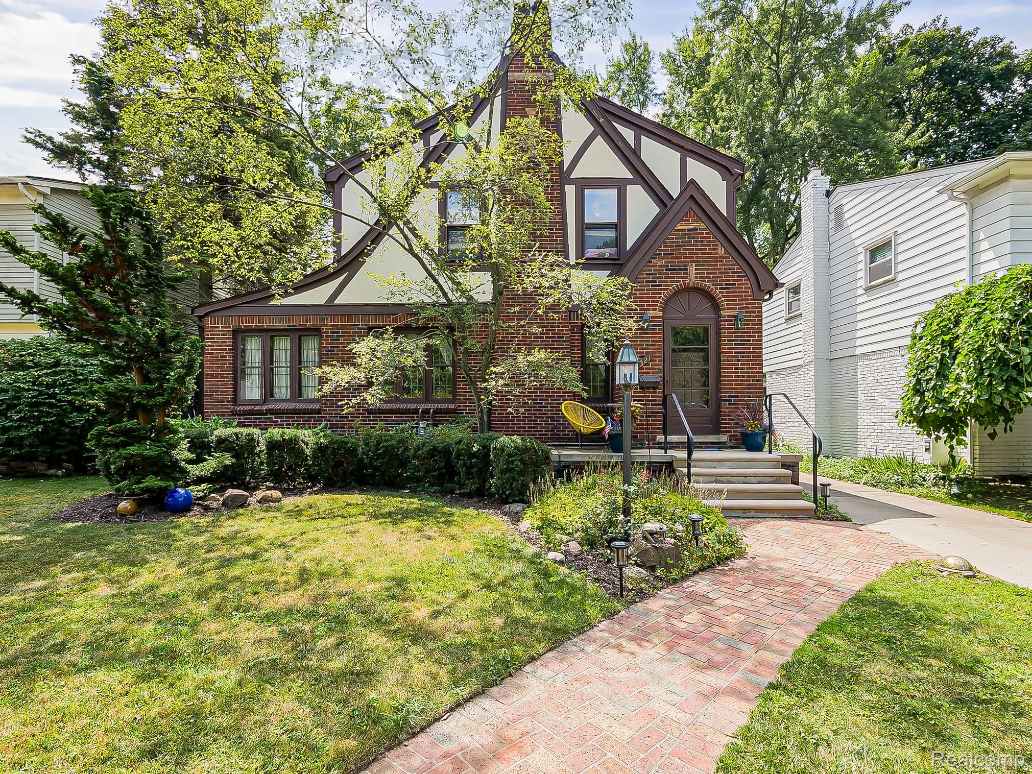 321 Aqua Court — photo