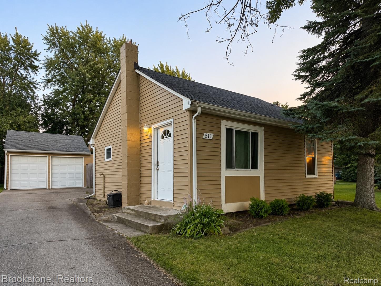311 W Grand Traverse Street — photo