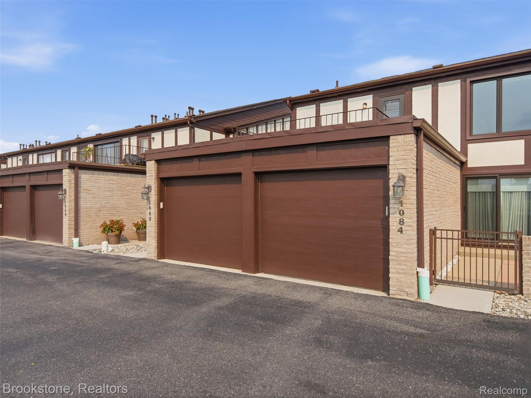 1082 Country Club Drive 84 — photo