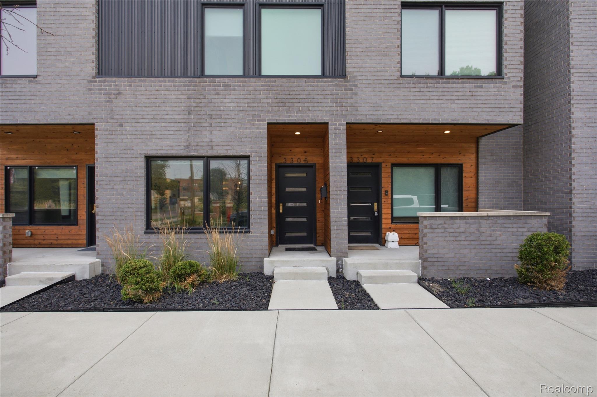 3305 Cochrane St — photo