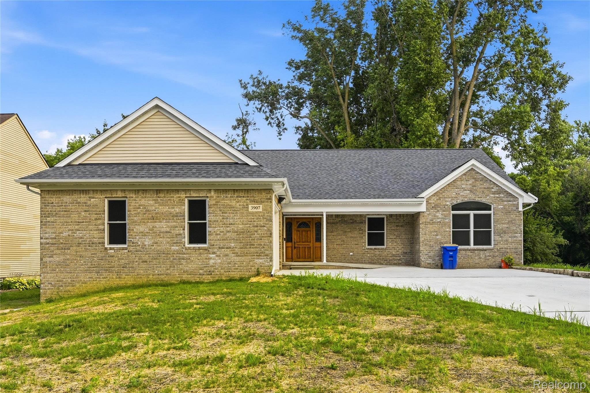 3907 Pontiac Lake Road — photo