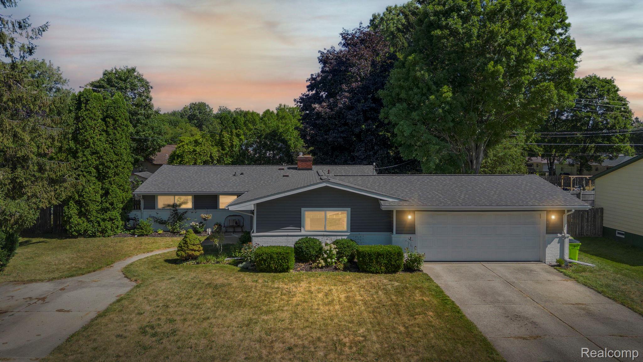 9194 Oakview Drive — photo
