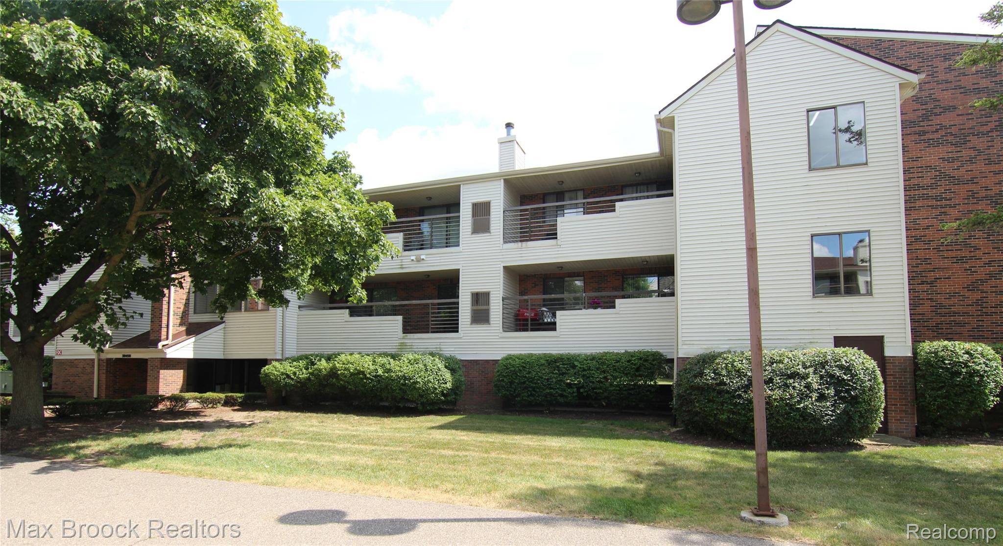 30594 Orchard Lake Road 50 — photo
