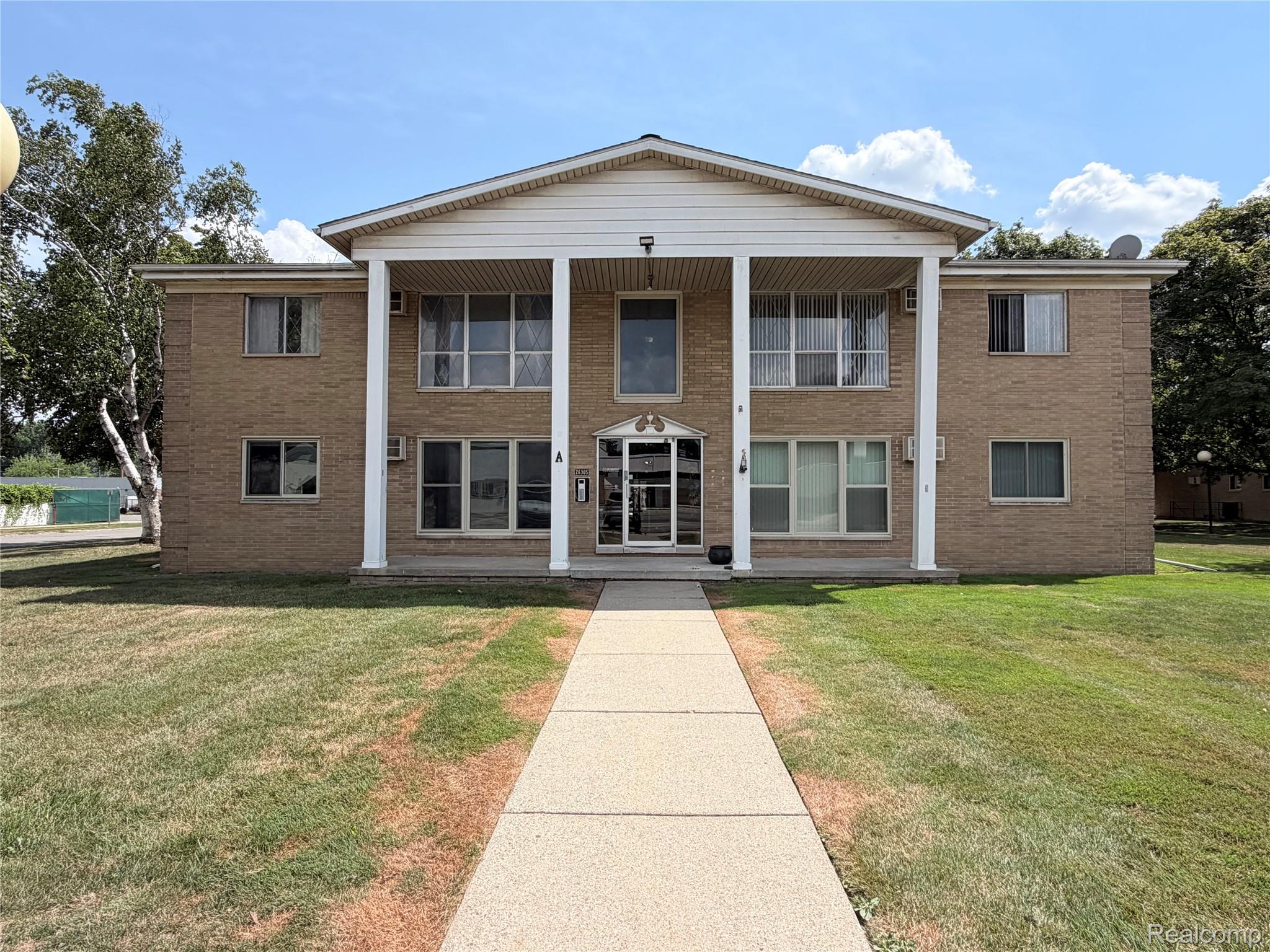 26305 W 7 Mile Road 201 — photo
