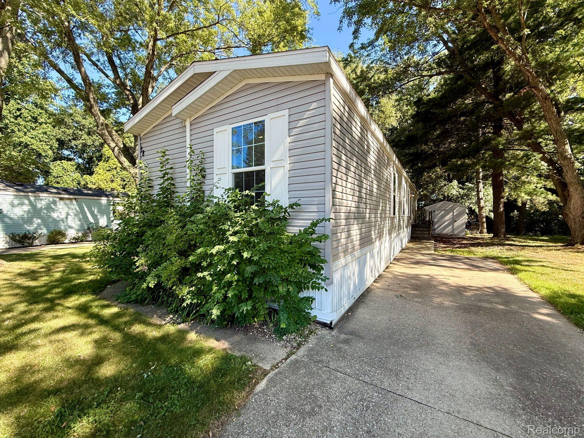 10450 6 Mile Road 18 — photo