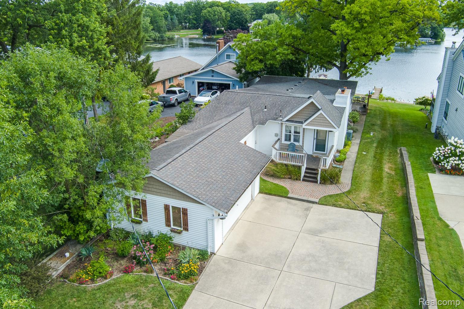 10470 King Road — photo